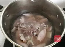 Illustration of how to make Kung Pao Squid 17