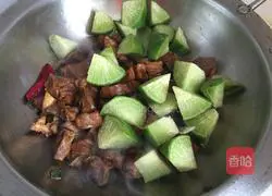 Illustration of how to make mutton stewed radish 9