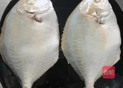 Steamed golden pomfret Illustration of how to cook fish 1