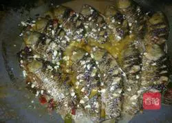 Illustration of braised crucian carp in sauce 6