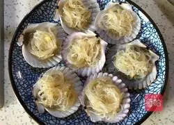 Illustration of how to make steamed scallops with garlic vermicelli 10