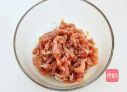 Illustration of how to make celery and lean meat with fried potatoes 3