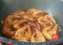 Illustration of how to make spicy shrimps in Qinxiang dry pot 17