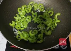 Bitter Melon Scrambled Egg Recipe Illustration 8