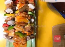 Illustration of how to make skewers of chicken, fruits and vegetables 10