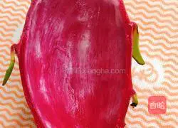 Illustration of how to make dragon fruit fried rice 3