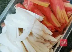 Illustration of how to make stir-fried meat with carrots, king oyster mushrooms 3