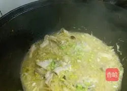 Illustration of how to make pickled cabbage and pork belly vermicelli 10