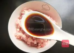 Illustration of how to stir-fry minced meat with chives and moss 7