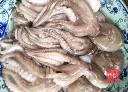 Illustration of how to make boiled octopus 1