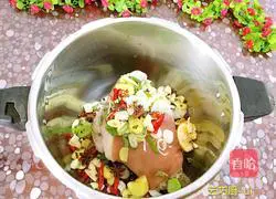 Illustration of how to make braised pork elbows with rock sugar 8