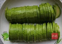 Illustration of how to make steamed watermelon with garlic 3