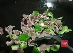 Illustration of how to make duck gizzards and green peppers 4