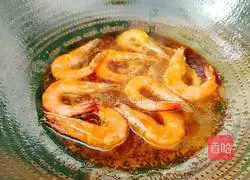 Illustration of Braised Prawns in Oil 13