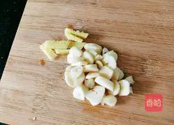 Illustration of how to cook fish head stewed with lettuce 6