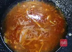 Illustration of how to make braised prawns in oil, a must-have for the Chinese New Year