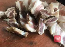 Illustration of how to make garlic bacon 1