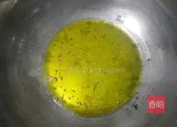 Illustration of how to stir-fry chicken intestines with pepper 2