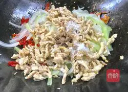 Illustration of how to make stir-fried shredded pork with cabbage stems, celery and celery 17