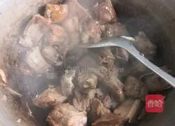 Illustration of how to make braised pork ribs with mushrooms and potatoes 8