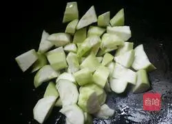 Illustration of how to make stir-fried pork slices with loofah 5