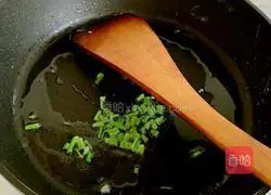 Illustration of how to make fried fungus with tomatoes and eggs 8