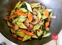Illustration of how to make pork head meat and stir-fried cucumber 6