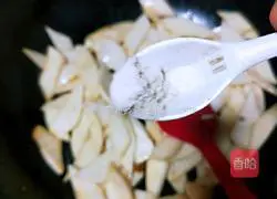 Illustration of how to make fried pork slices with king oyster mushroom 21