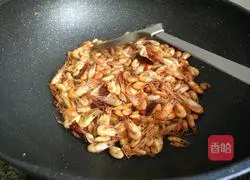 Illustration of how to make pepper and sesame river shrimp 9