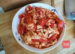 Illustration of how to make scrambled eggs with tomatoes 8