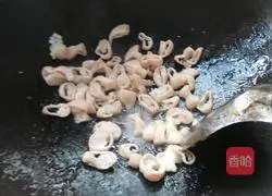 Illustration of how to make spicy and sour sausage 4