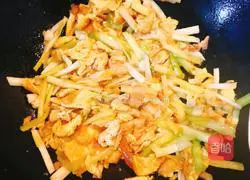 Recipe for scrambled eggs with chives Illustration 6