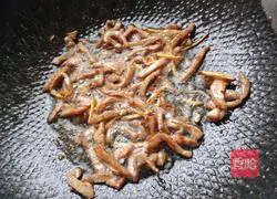 Illustration of how to make shredded bell pepper pork 4