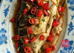 Illustration of how to make super tender, delicious and nutritious steamed crucian carp 3