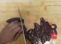 Illustration of how to make pork liver with pickled pepper 2