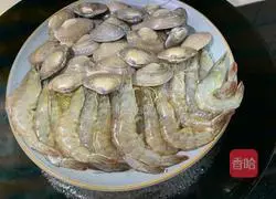Illustration of how to make steamed seafood with garlic 11