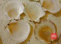 Illustration of how to make steamed scallops with garlic vermicelli 4