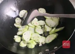 Illustration of how to make loofah and shrimp skin 3