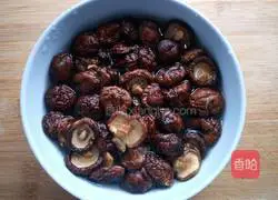 Illustration of how to cook chicken with mushrooms 5