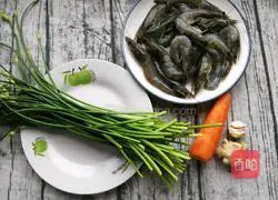 Illustration of how to make fried chive flowers with shrimps 1