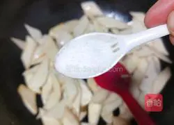 Illustration of how to make fried pork slices with king oyster mushroom 20
