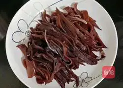 Stir-fried shredded pork with colored peppers Illustration of how to do it 8