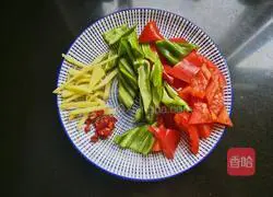 Illustration of how to make fried sausage with spring bamboo shoots 5