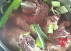 Illustration of how to make fragrant beef brisket in clear soup 1