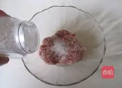 Illustration of how to make golden egg rolls 4