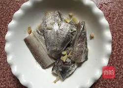 Illustration of how to make salt and pepper cutlass 2