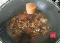Illustration of braised pig's feet with soybeans 22