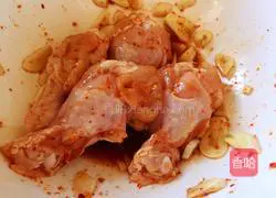 Illustration of how to make garlic roasted wing roots 8