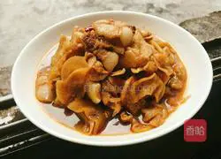 Illustration of how to stew dried radish slices with fresh meat 11