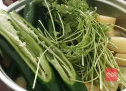 Illustration of how to make pepper and potato pickles 1